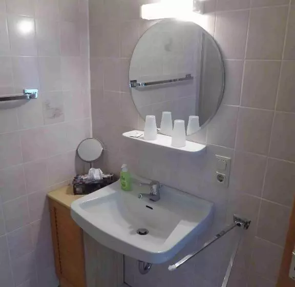 Hotelli Landgasthof Lüder