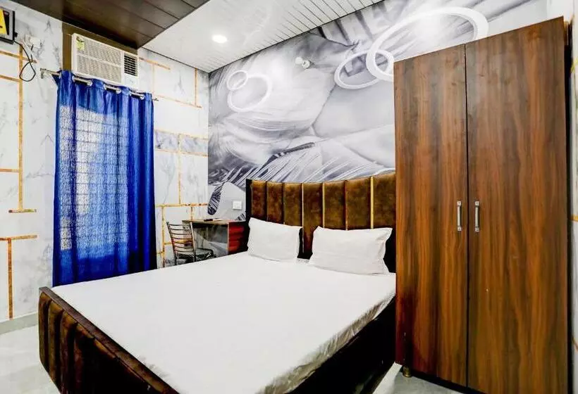 ホテル Rishu Homestay    Lpu Law Gate    For Students, Couples, Parents, Family And Travellers