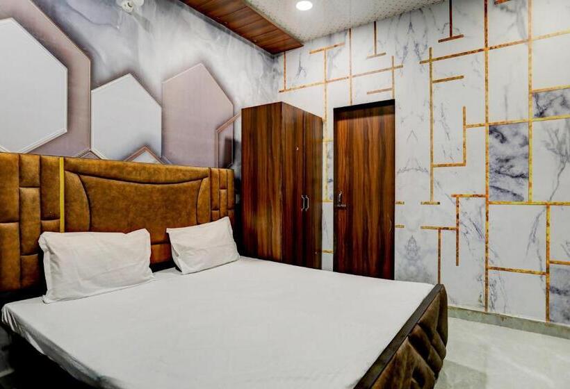 هتل Rishu Homestay    Lpu Law Gate    For Students, Couples, Parents, Family And Travellers