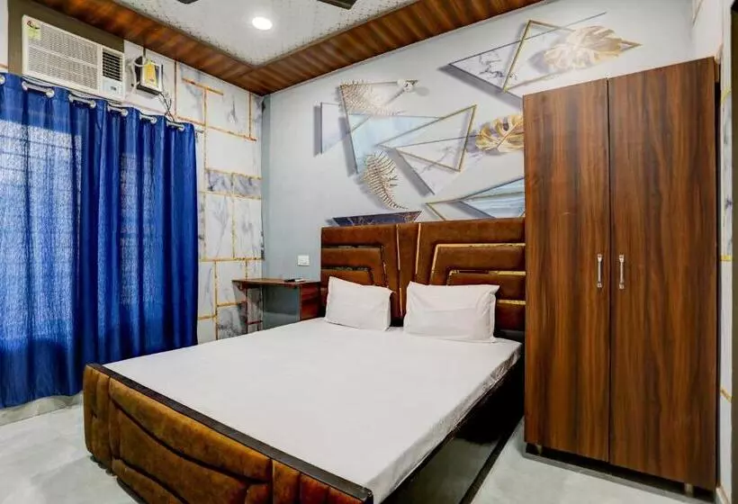 ホテル Rishu Homestay    Lpu Law Gate    For Students, Couples, Parents, Family And Travellers