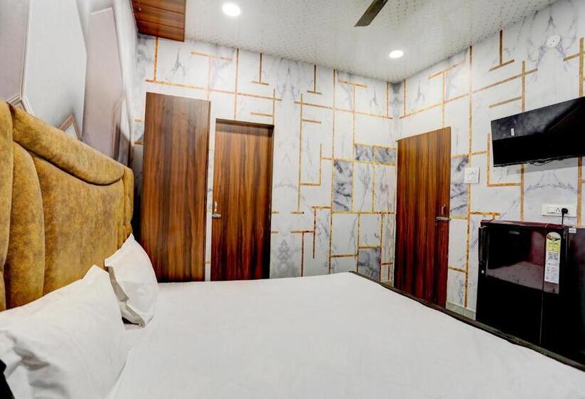 هتل Rishu Homestay    Lpu Law Gate    For Students, Couples, Parents, Family And Travellers