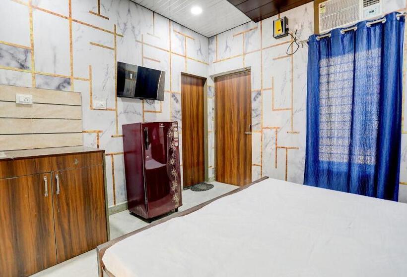 هتل Rishu Homestay    Lpu Law Gate    For Students, Couples, Parents, Family And Travellers