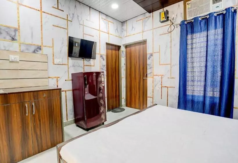 ホテル Rishu Homestay    Lpu Law Gate    For Students, Couples, Parents, Family And Travellers