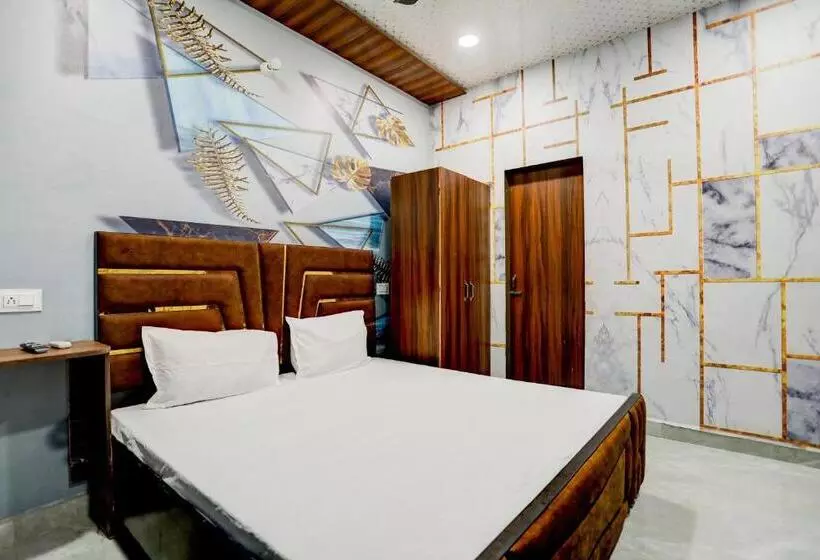 ホテル Rishu Homestay    Lpu Law Gate    For Students, Couples, Parents, Family And Travellers