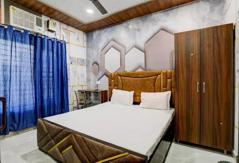 ホテル Rishu Homestay    Lpu Law Gate    For Students, Couples, Parents, Family And Travellers