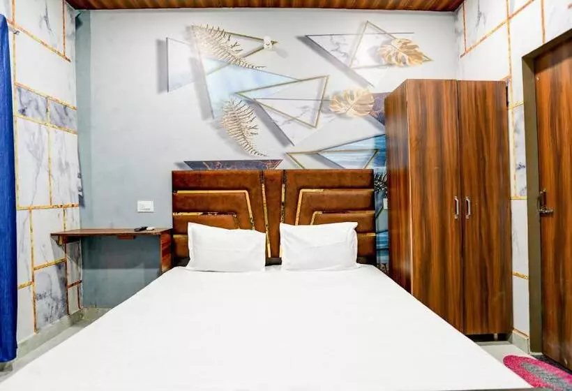 ホテル Rishu Homestay    Lpu Law Gate    For Students, Couples, Parents, Family And Travellers