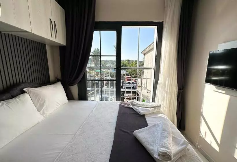 Marina Lora Butik Otel