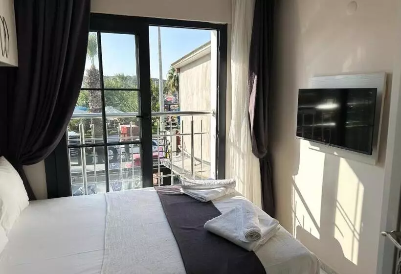 Marina Lora Butik Otel