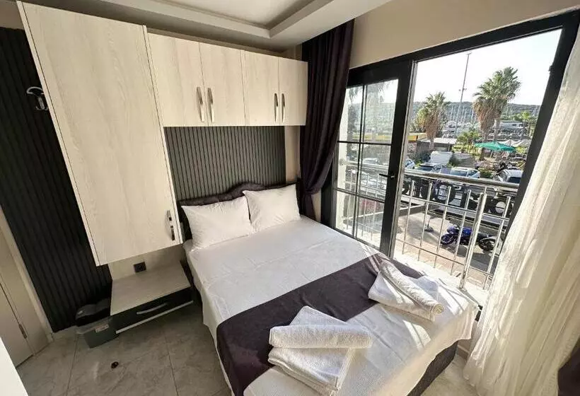 Marina Lora Butik Otel