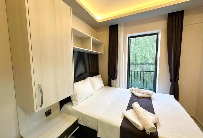 Marina Lora Butik Otel