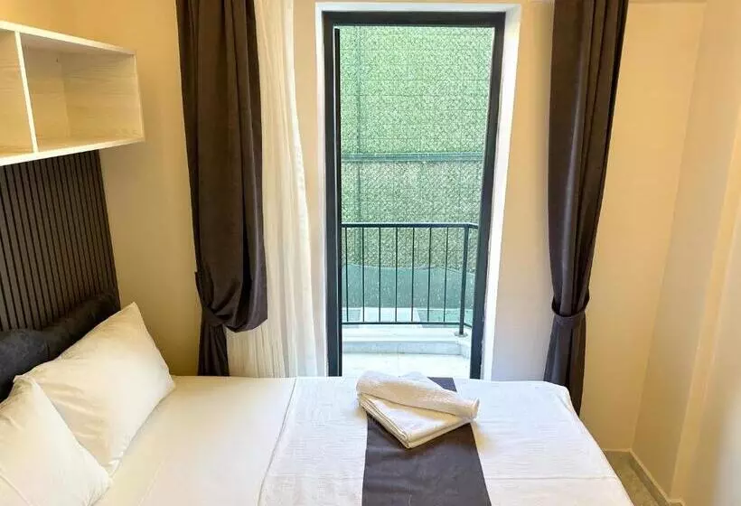 Marina Lora Butik Otel