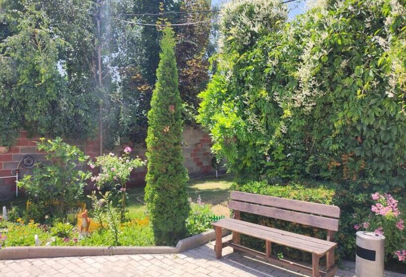 پانسیون уютный дворик чолпон ата