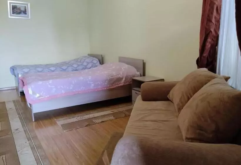 پانسیون уютный дворик чолпон ата