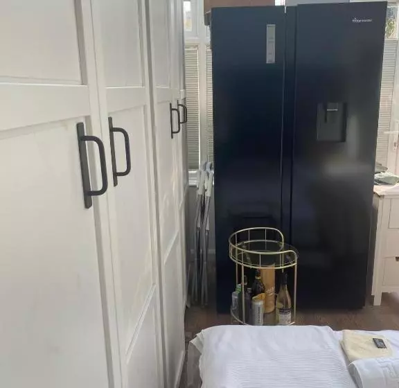 ペンション Studio With A Hot Tub And Garden