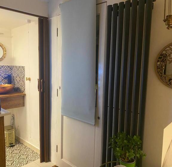 Pansiyon Studio With A Hot Tub And Garden