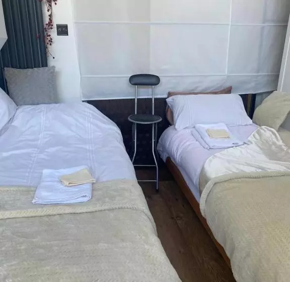 ペンション Studio With A Hot Tub And Garden