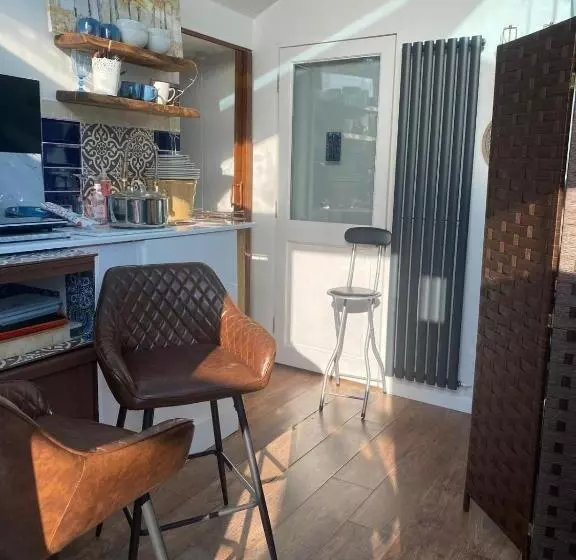 ペンション Studio With A Hot Tub And Garden