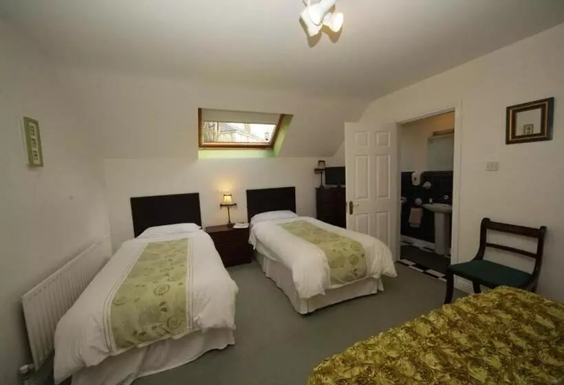 تختخواب و صبحانه Launard House