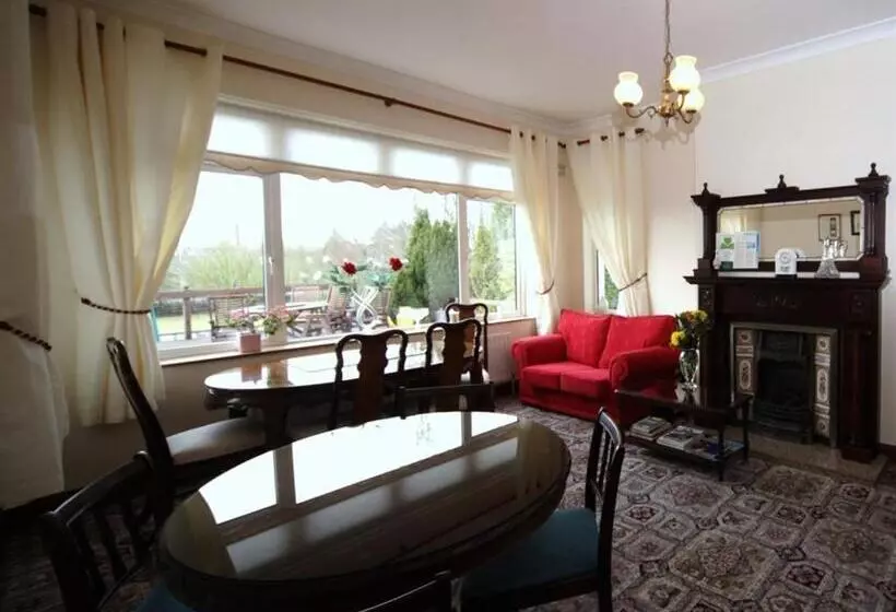 تختخواب و صبحانه Launard House