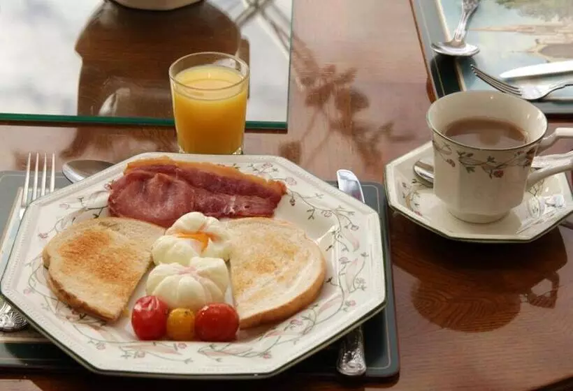 تختخواب و صبحانه Launard House
