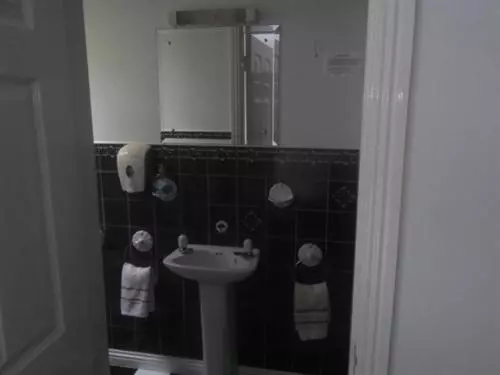 تختخواب و صبحانه Launard House