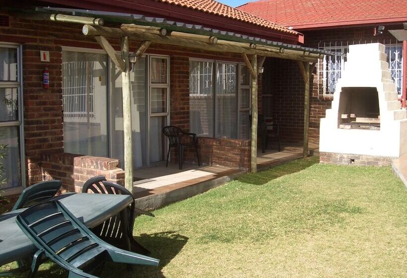 Отель Gold Reef Place