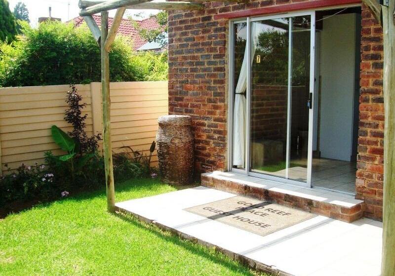 Отель Gold Reef Place