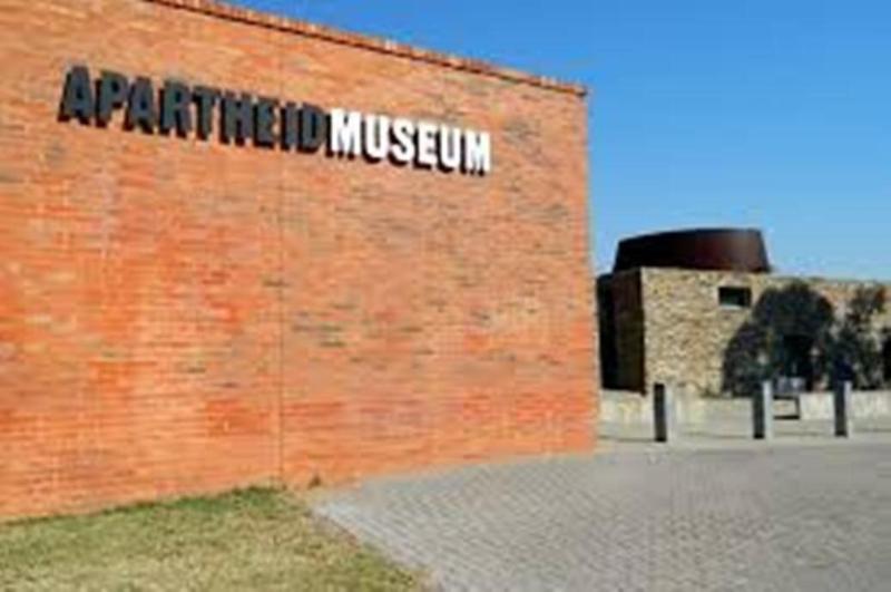 Отель Gold Reef Place