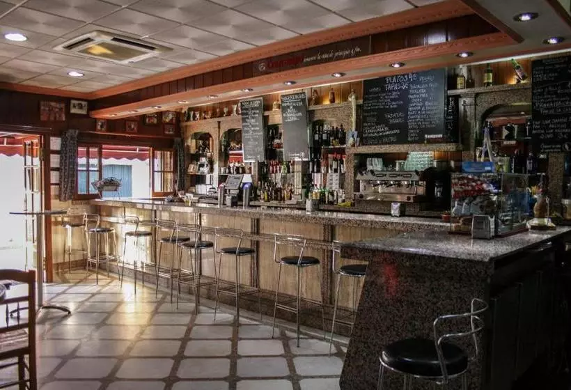 هتل Hostal El Emigrante