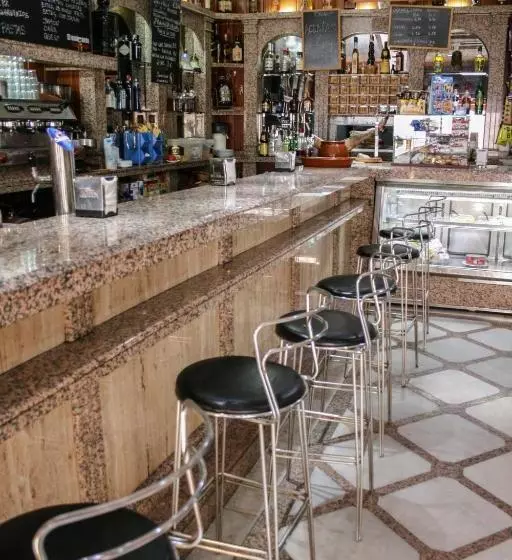 هتل Hostal El Emigrante