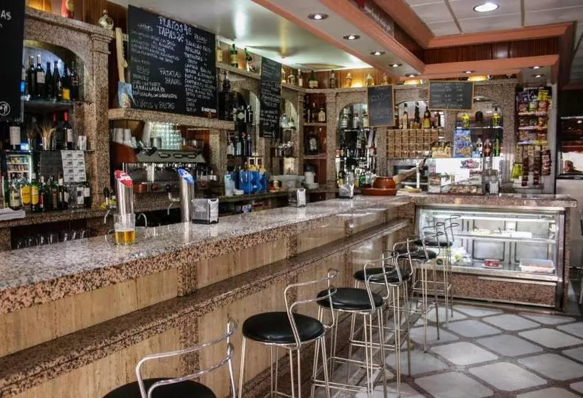 هتل Hostal El Emigrante