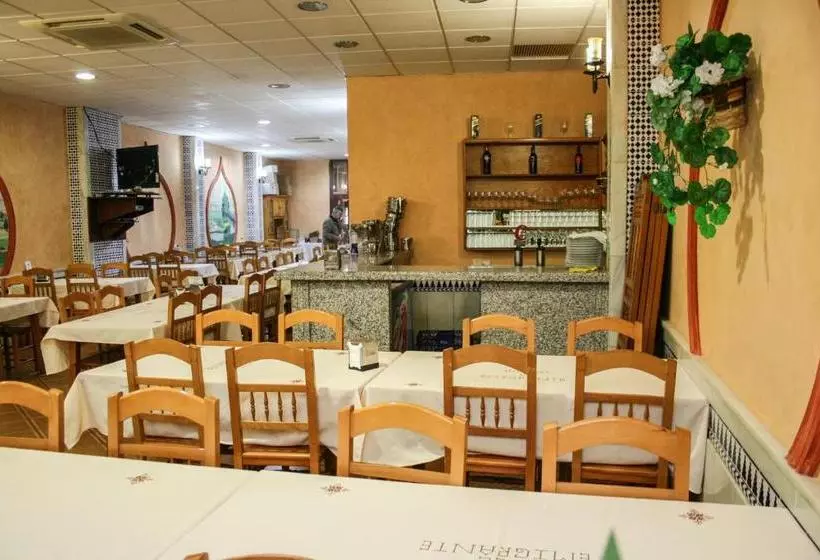 هتل Hostal El Emigrante