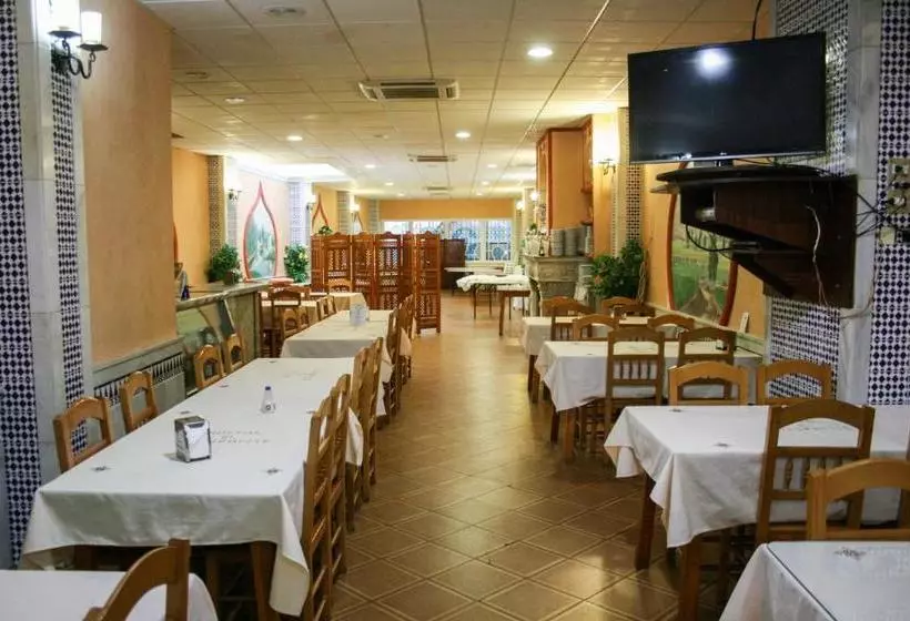 هتل Hostal El Emigrante