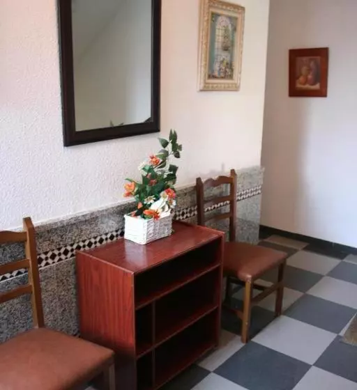 هتل Hostal El Emigrante