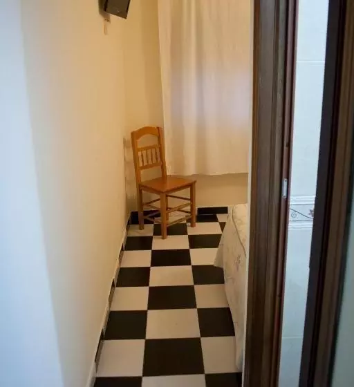 هتل Hostal El Emigrante