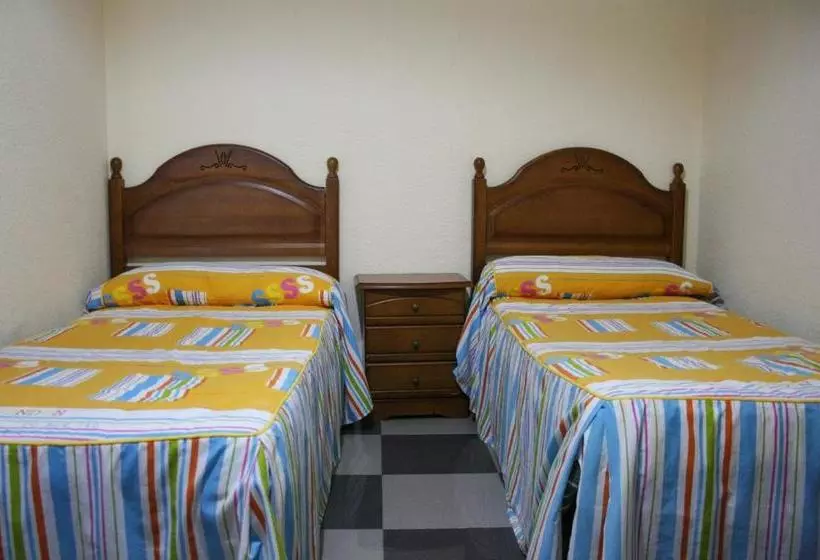 هتل Hostal El Emigrante