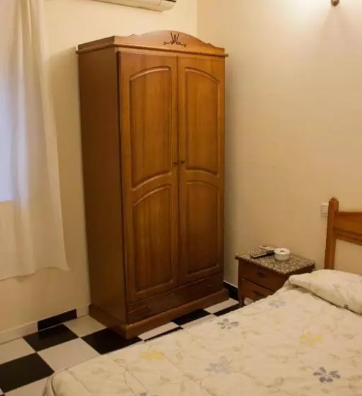 هتل Hostal El Emigrante