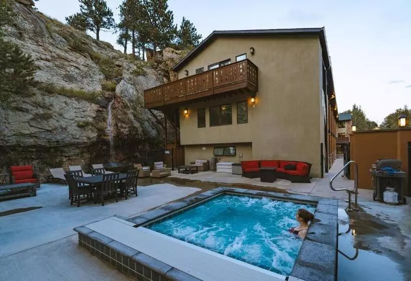 Hotelli Silver Moon Inn