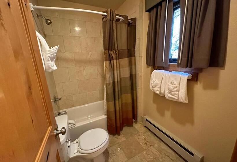 فندق Silver Moon Inn