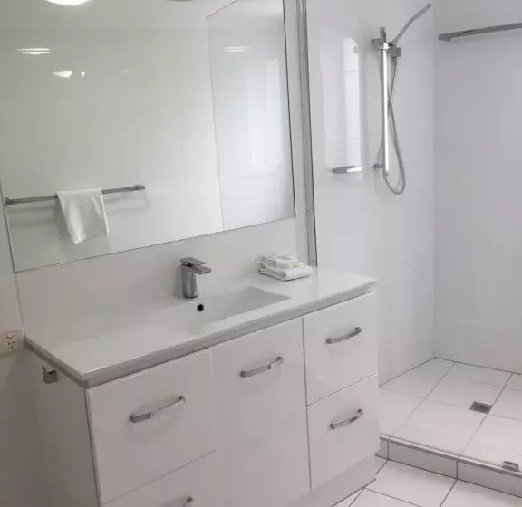 Hotelli Twin Quays Noosa