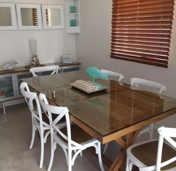 Hotelli Twin Quays Noosa