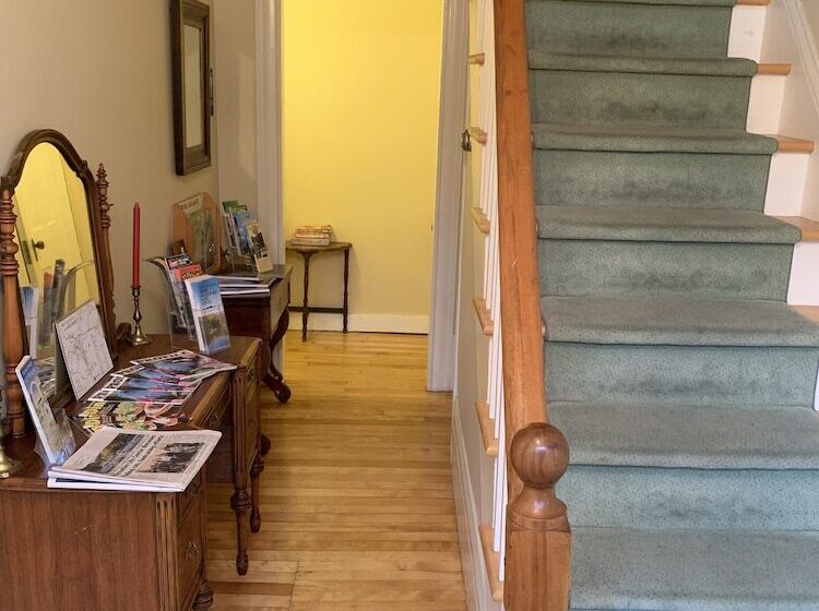 Lovett S Inn And Restaurant