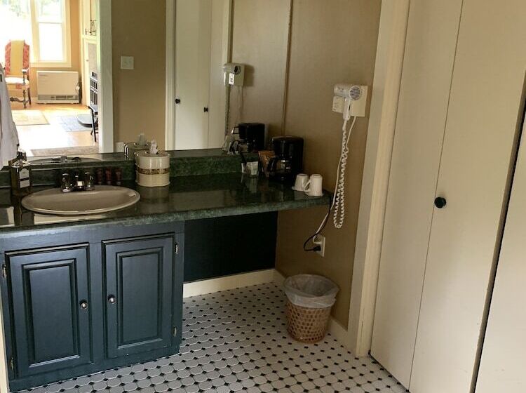 Lovett S Inn And Restaurant