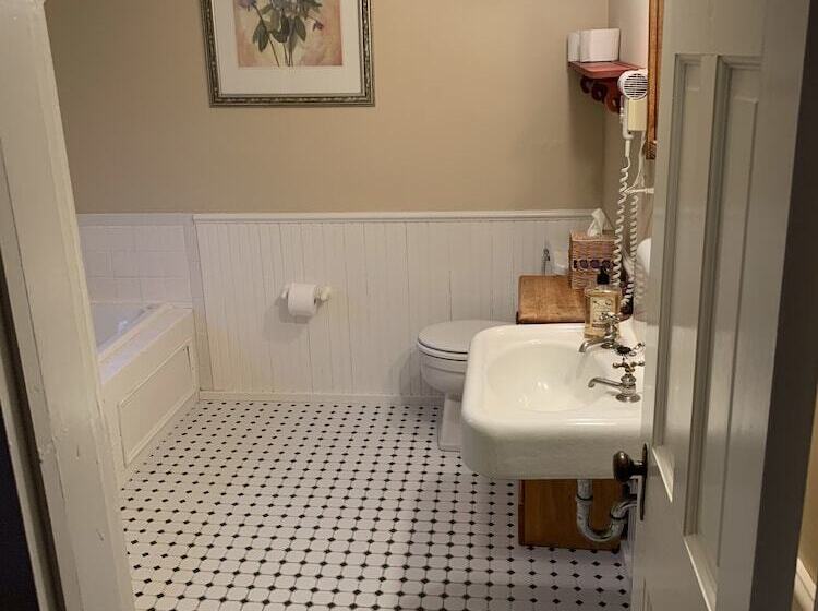 Lovett S Inn And Restaurant