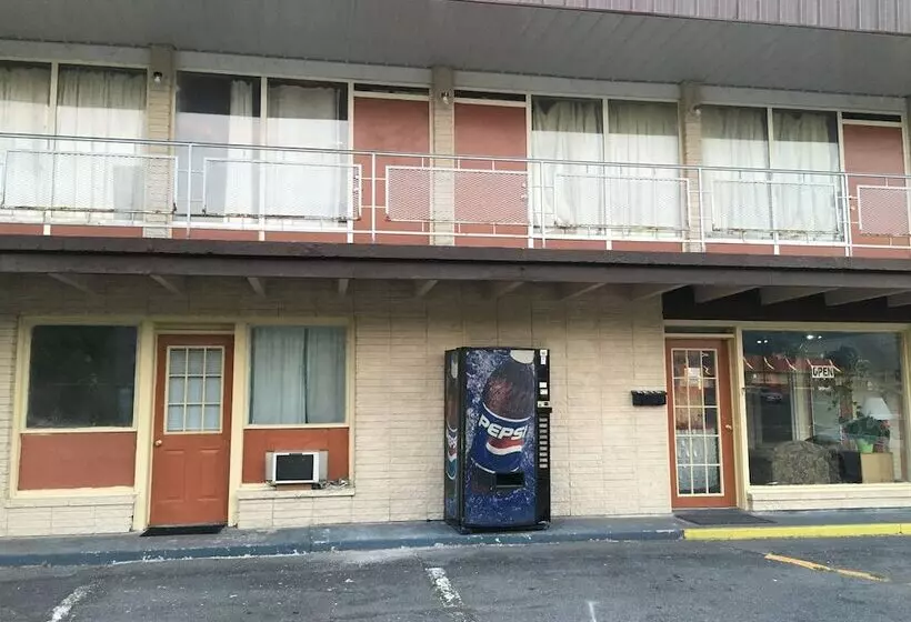 Breezwood Motel