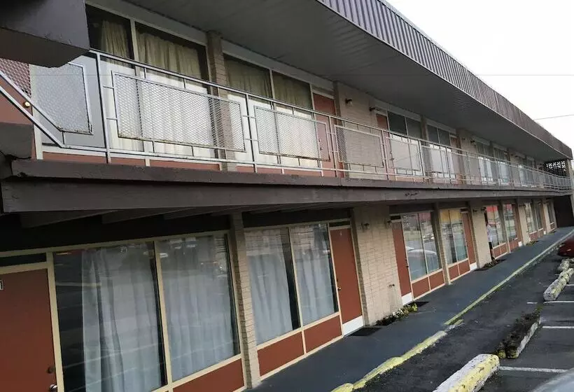 Breezwood Motel