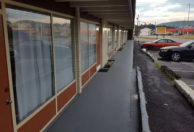 Breezwood Motel