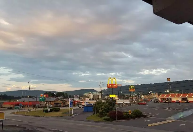Breezwood Motel