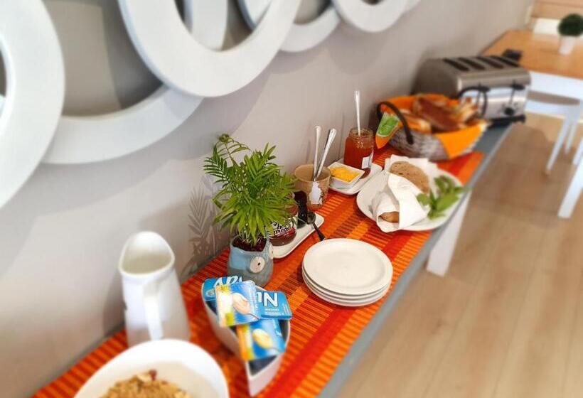 פנסיון Two Fat Owls Guesthouse