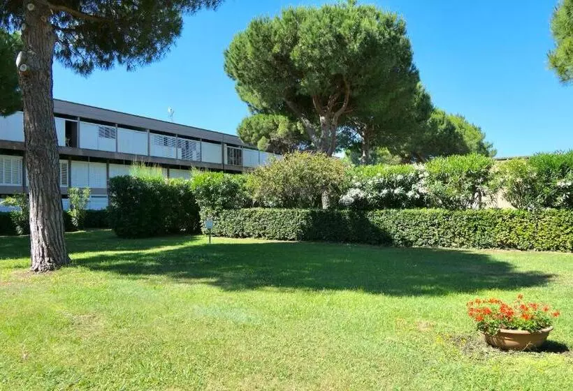 Apartment 3 Beds In Residence With Swimming Pool Bed And Bath Linen Included
